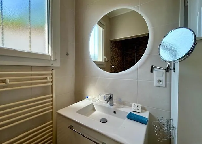 Charmante A Royan/pontaillac Proche Et Commerces Avec Parking Prive - Fr-1-494-147 *