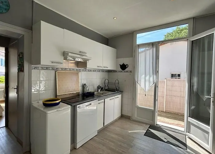 Charmante A Royan/pontaillac Proche Et Commerces Avec Parking Prive - Fr-1-494-147 Ferienhaus *