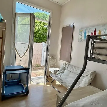 Holiday home Charmante A Royan/pontaillac Proche Et Commerces Avec Parking Prive - Fr-1-494-147 *
