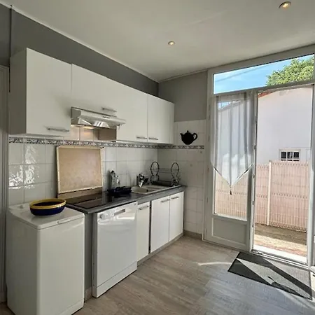 Charmante A Royan/pontaillac Proche Et Commerces Avec Parking Prive - Fr-1-494-147 Holiday home *