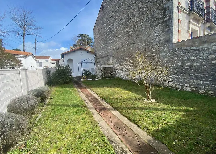 Holiday home Charmante A Royan/pontaillac Proche Et Commerces Avec Parking Prive - Fr-1-494-147 Royan